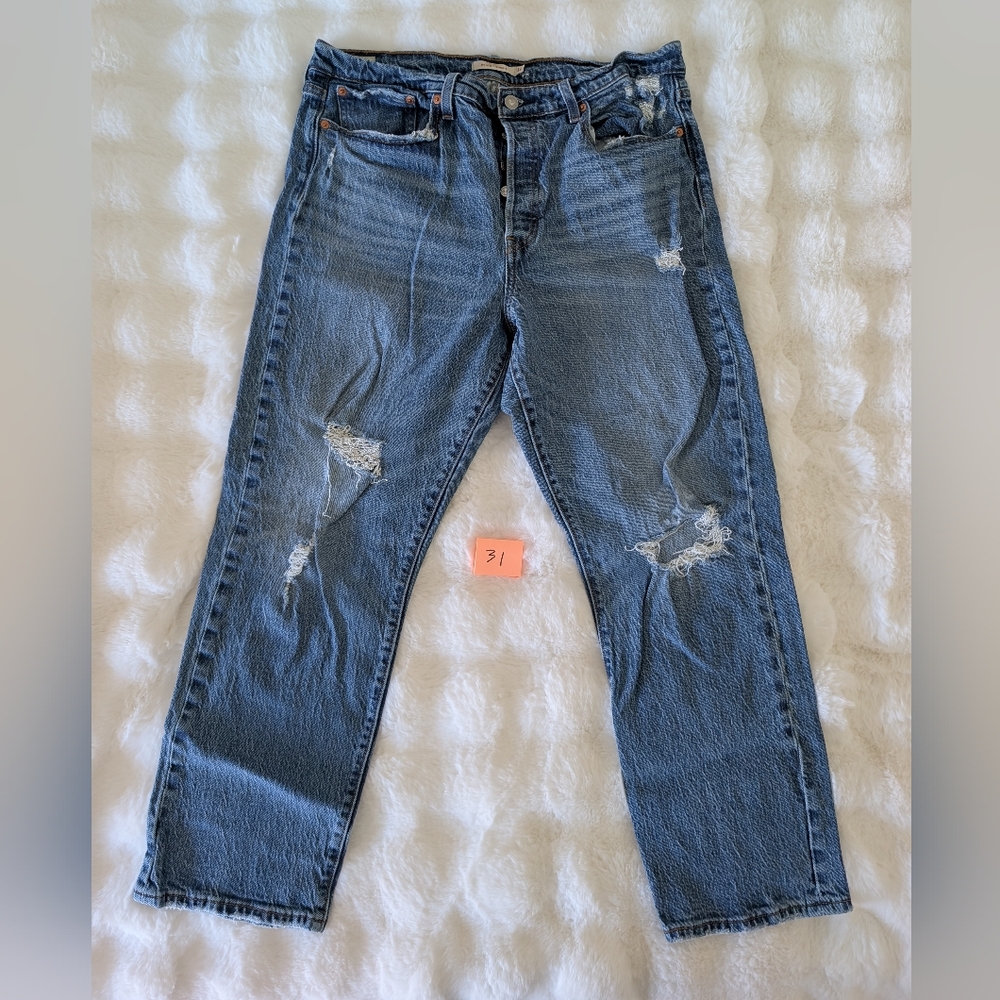Levis Wedgie Straight Leg Jeans // Distressed // Medium Wash